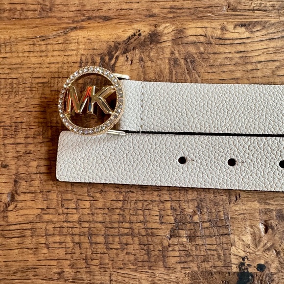 New Michael Kors White Pebbled Leather Belt Rhinestone Gold Circle Logo Size L - Picture 5 of 6
